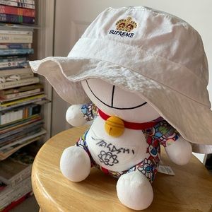! SOLD ! SUPREME WHITE BUCKET HAT